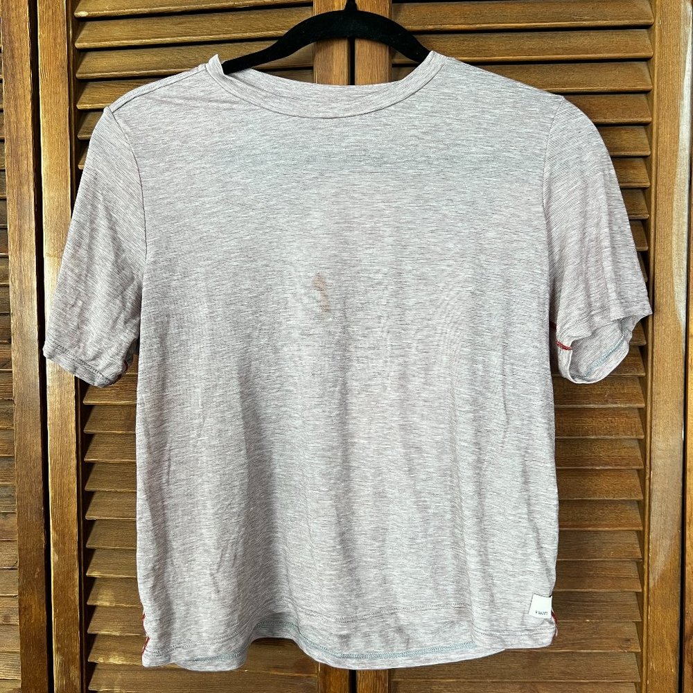 Vuori short sleeve boxy light purple t shirt - stain